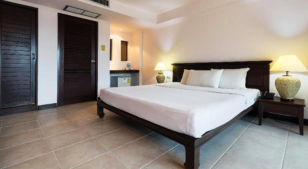 Bodega Phuket Patong (Adults Only) Hostel Exterior foto
