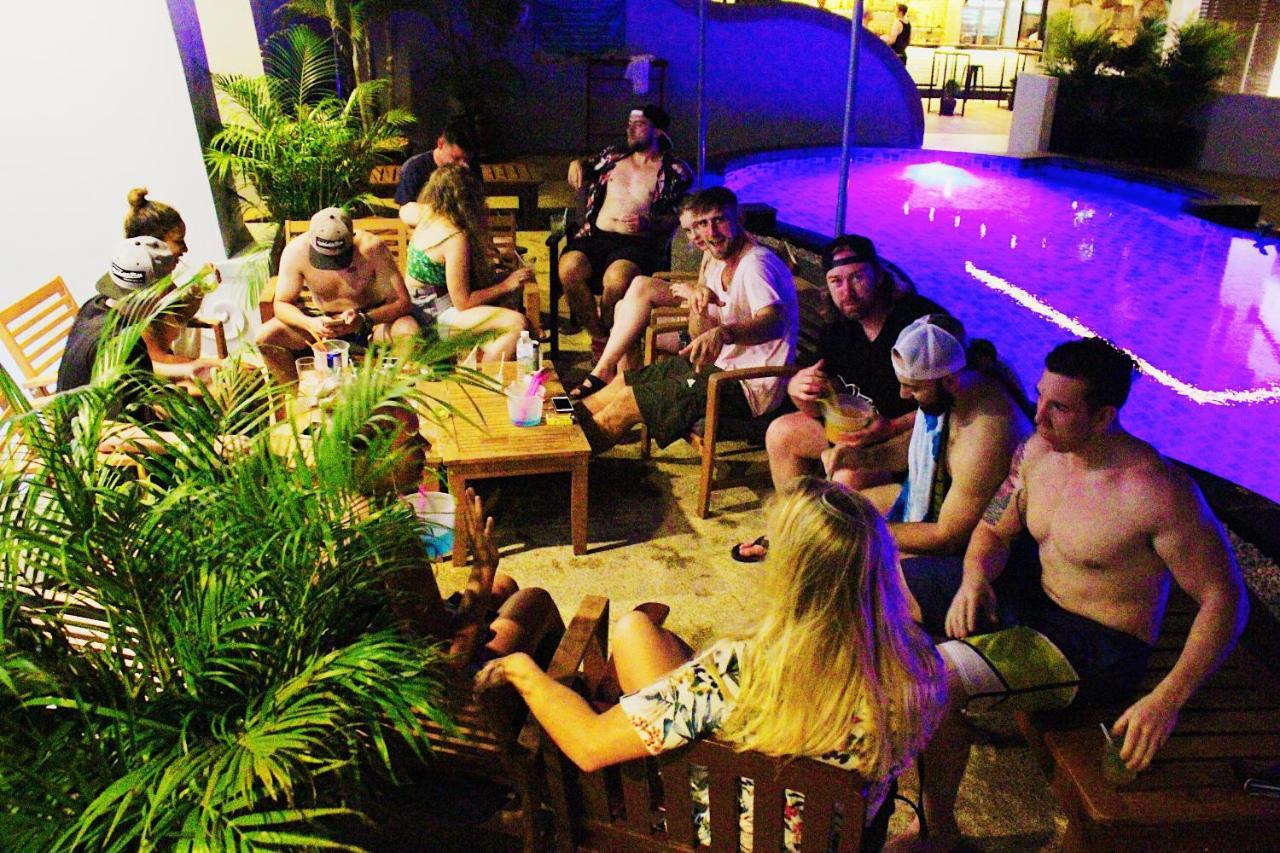 Bodega Phuket Patong (Adults Only) Hostel Exterior foto