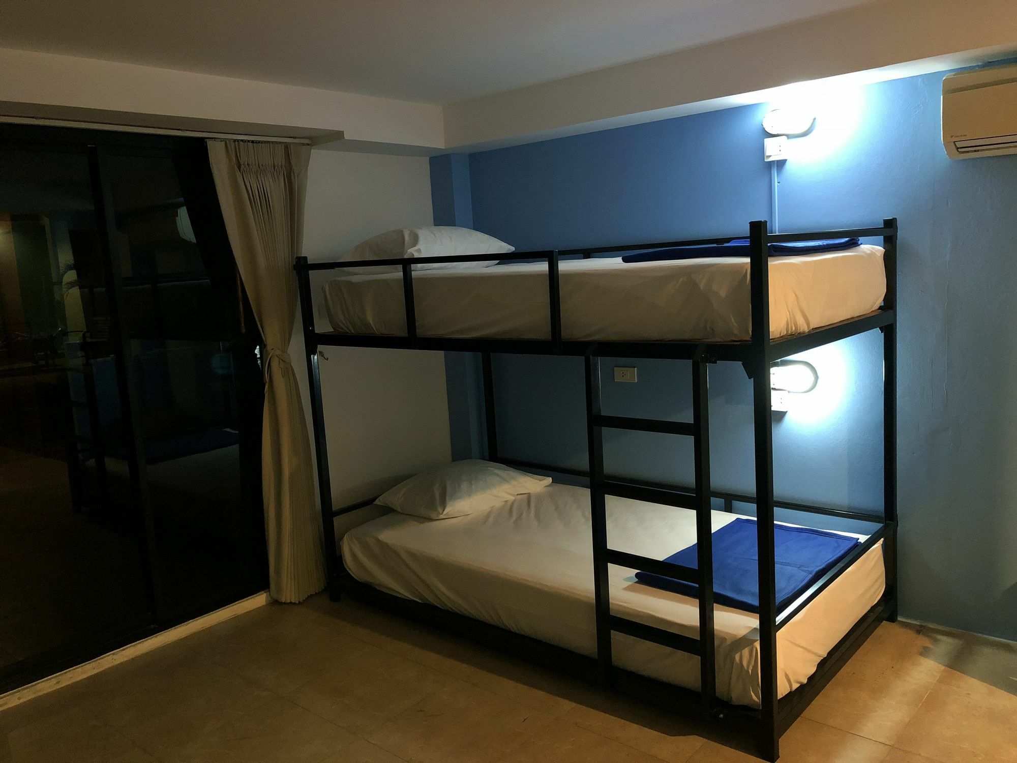 Bodega Phuket Patong (Adults Only) Hostel Exterior foto